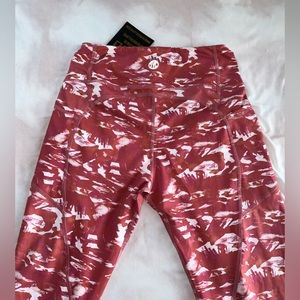 TYC Leggings, Bee with tags, Size Medium, Mosaic pattern